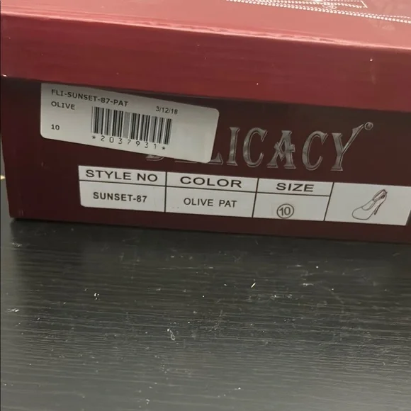 Delicacy Patent Green Heels - Picture 3 of 3